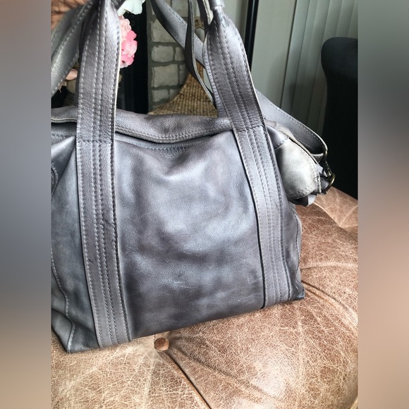 Distressed grey leather Made in Italy bag - Picture 3 of 12